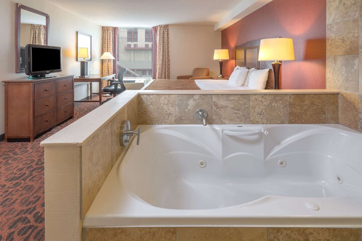 Room 21 of 37