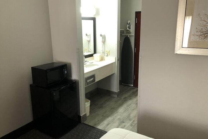 Room 33 of 41