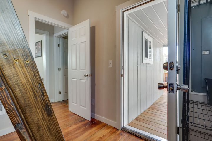 Lafayette Townhome: Cozy Retreat w / Private Patio