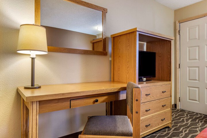 Room 14 of 40