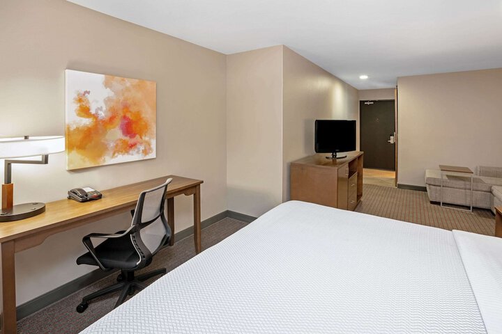 Room 16 of 46