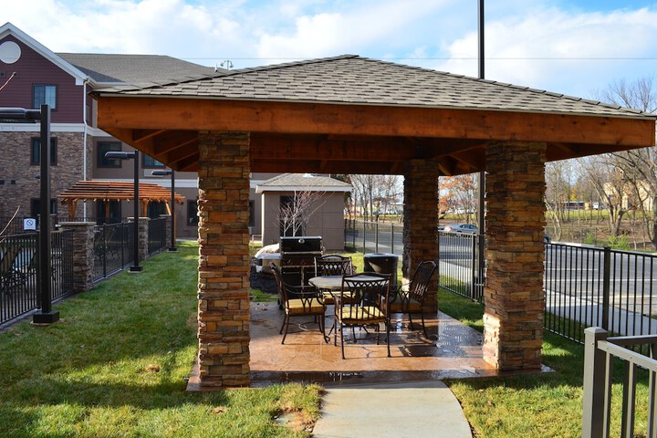 Staybridge Suites Bowling Green by IHG