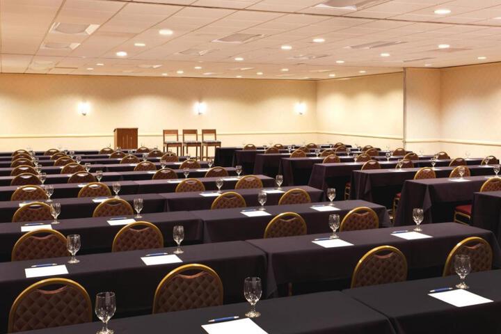 Four Points by Sheraton Cleveland Airport