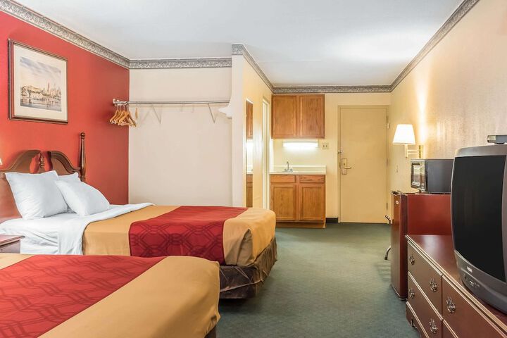 Room 27 of 43