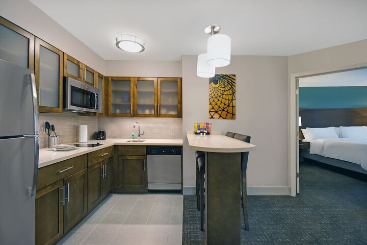 Staybridge Suites Sterling Heights - Detroit by IHG