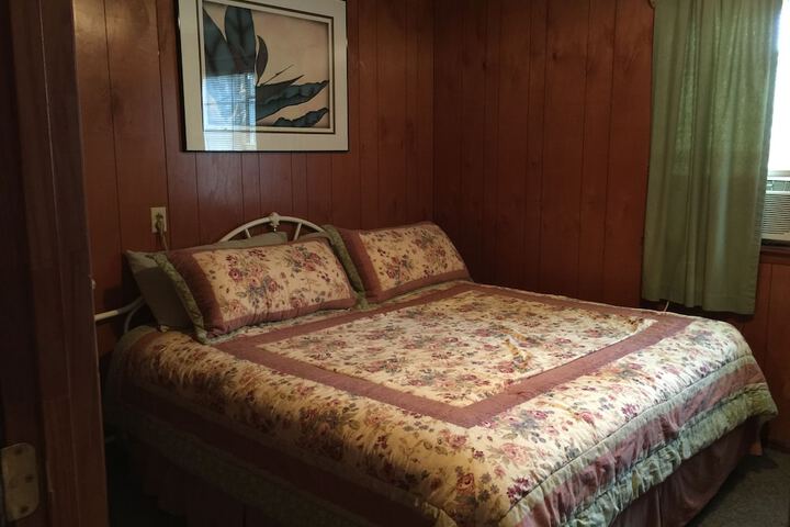 Phillips Historic Motel & Cottages