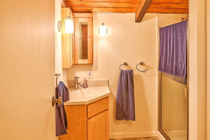 Four Stone Lodge Near Mt. Rainier