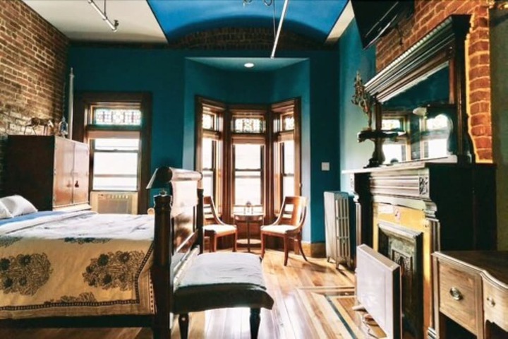 Room 50 of 61
