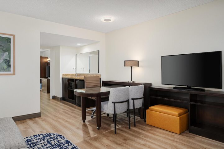 Embassy Suites by Hilton Seattle Tacoma International Airport