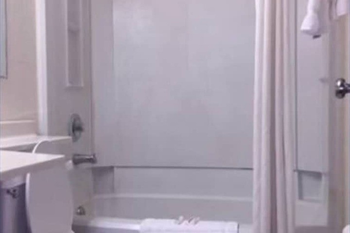 Room 10 of 36
