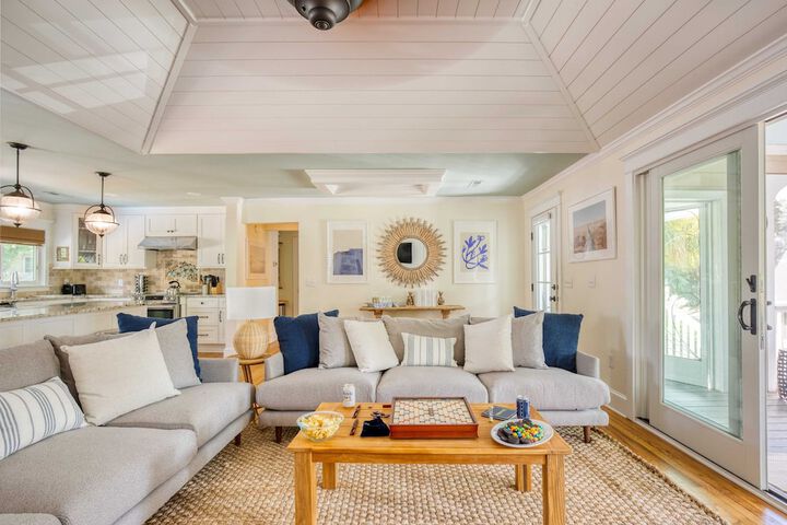 Palmetto by Avantstay Gorgeous Character Home w / Pool Sun Room & Pool Table!