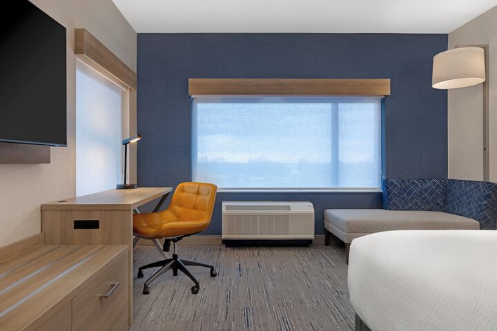 Room 33 of 68