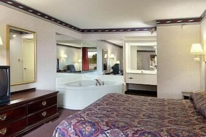 Room 11 of 25