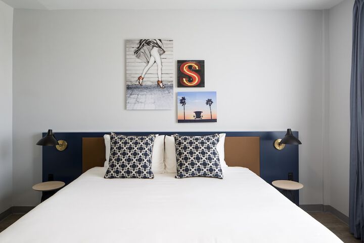 Room 51 of 73