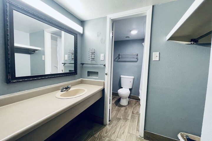 Room 17 of 31