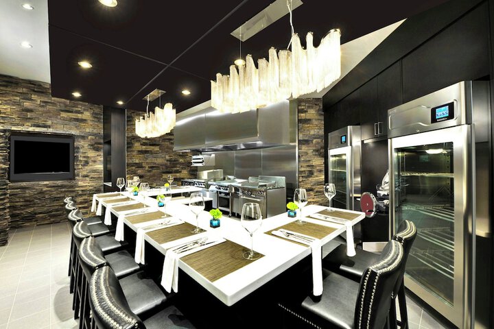 Dining 84 of 100
