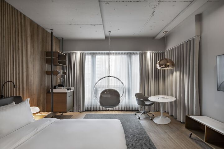 Room 25 of 58