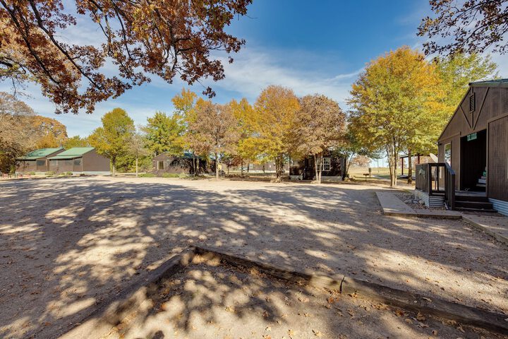 Community Pier: Cozy Kerens Cabin!
