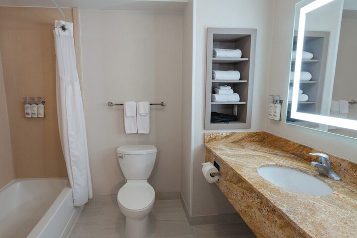 Holiday Inn Express & Suites Logan by IHG