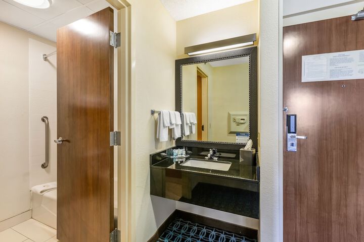 Room 13 of 25