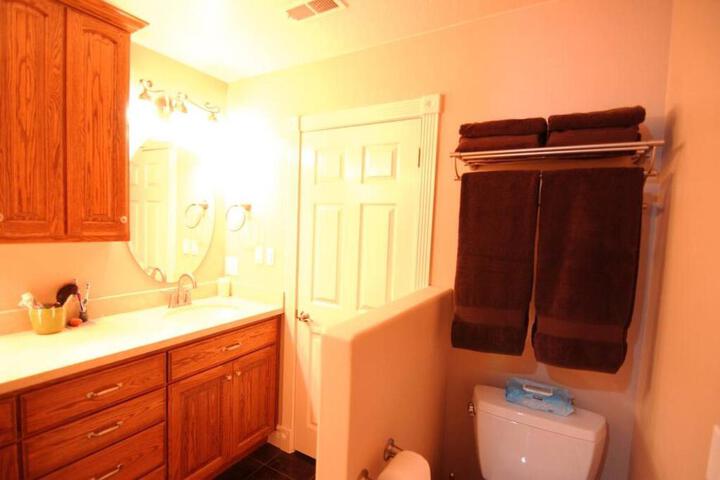 Tacit Shadow Resort Paradise Deluxe Suite Gym, Coffee Bar, Hot-Tub, Free Laundry, Food Available