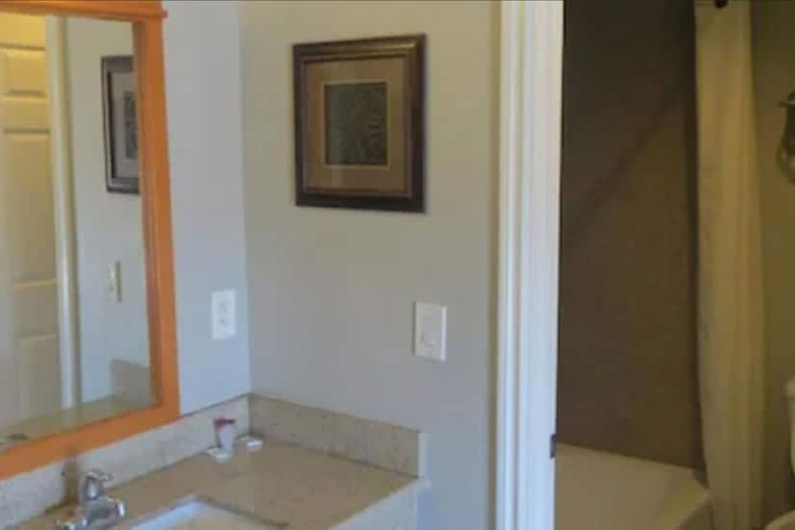 Room 5 of 9