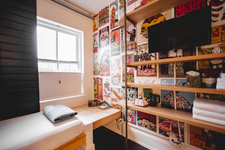 Room 17 of 76