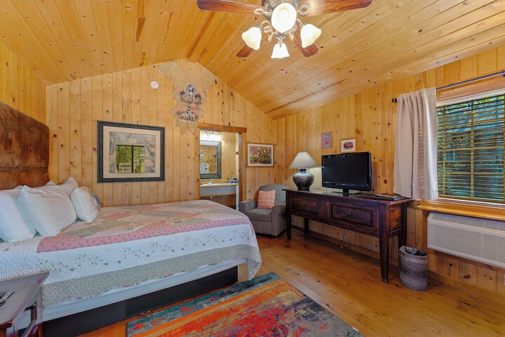 Room 33 of 82