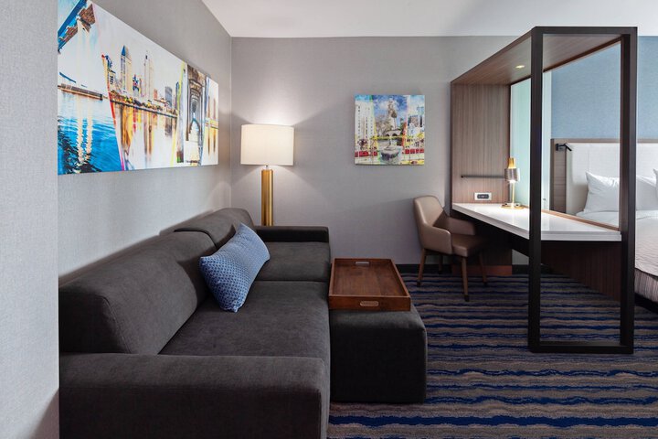 Room 25 of 37
