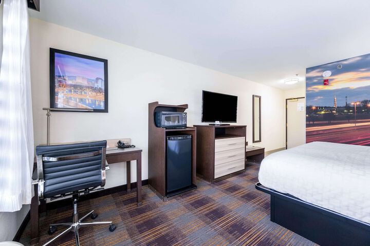 Clarion Pointe Madison Huntsville