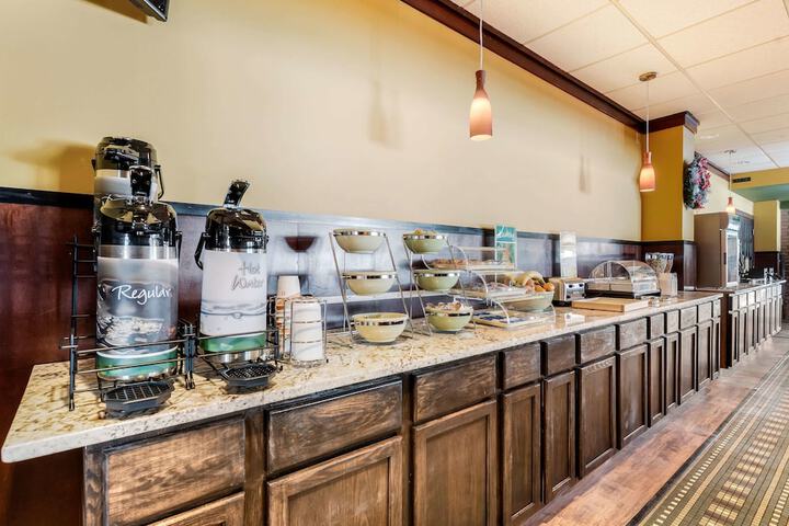 Breakfast/Coffee Service 40 of 52