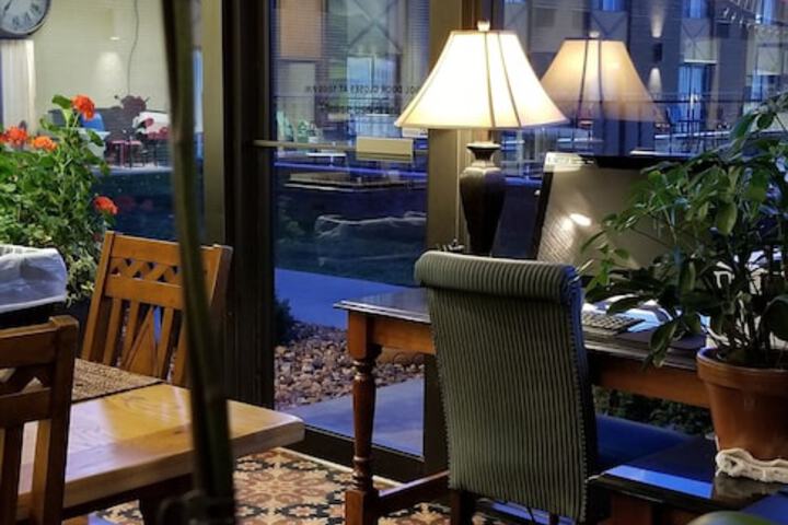 Business Center 16 of 18