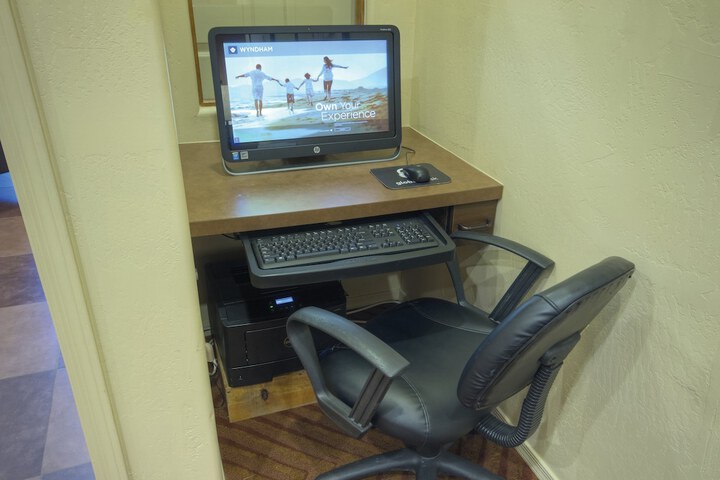 Business Center 73 of 77