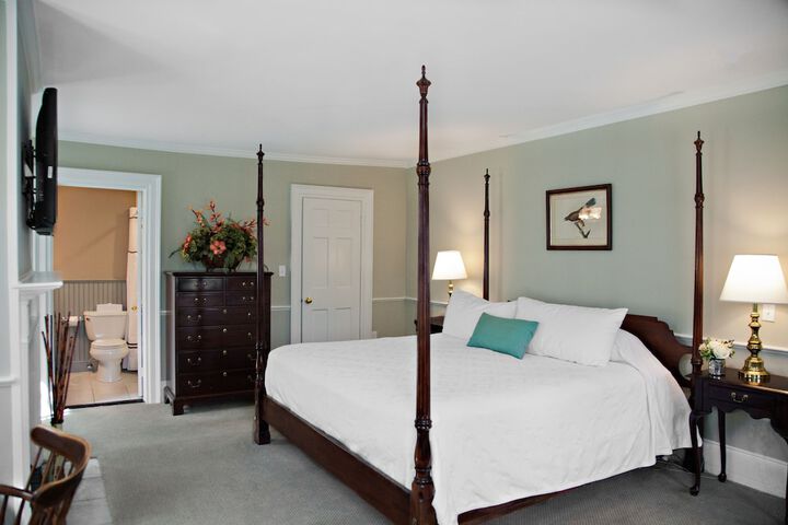 Room 17 of 28