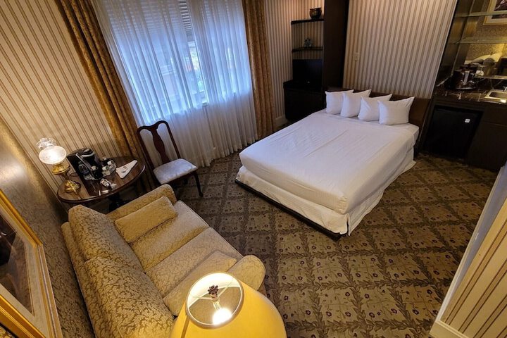 Room 81 of 104
