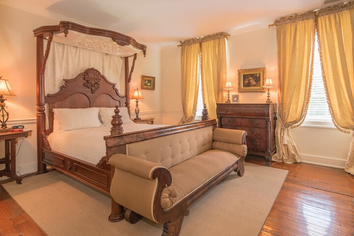 Room 27 of 63