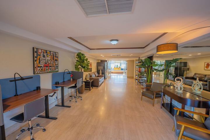 Business Center 81 of 83