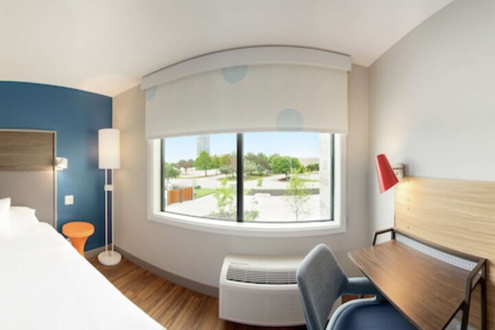 Room 16 of 36