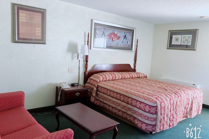 Room 10 of 16