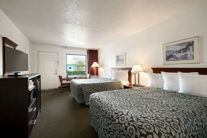 Room 13 of 30