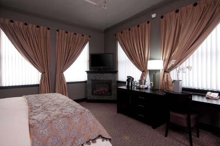 Room 18 of 65