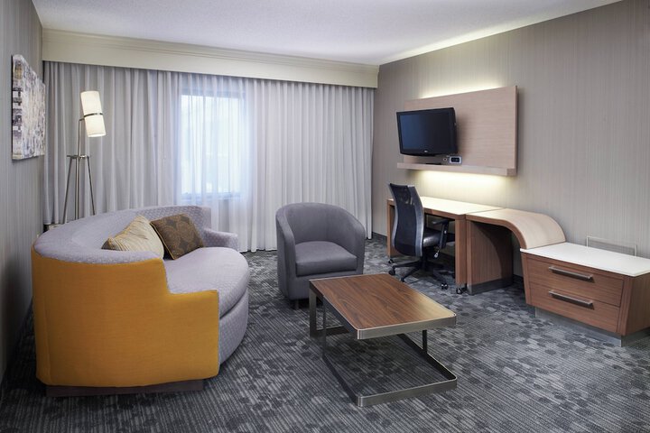 Courtyard by Marriott Cleveland Airport North