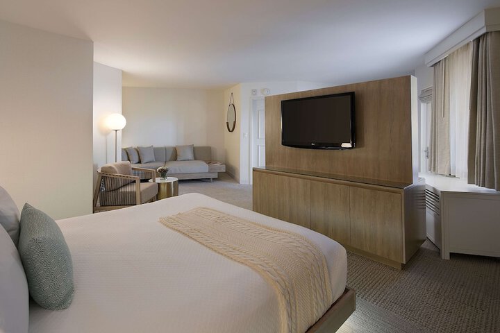 Belamar Hotel Manhattan Beach Tapestry Collection by Hilton