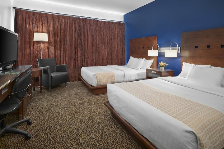Room 34 of 62