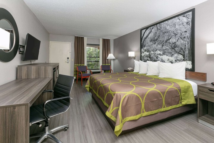 Room 16 of 33