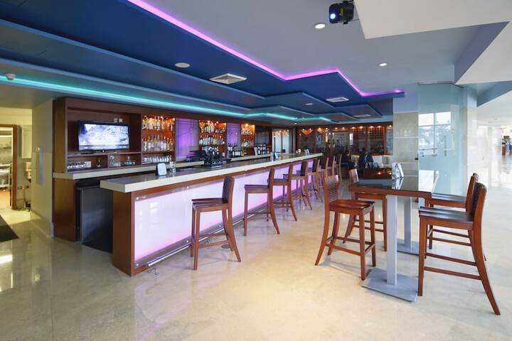 Lounge 80 of 119