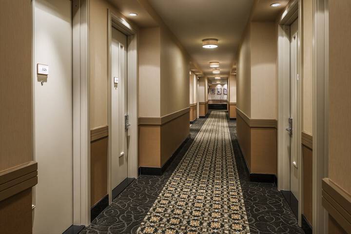 Ballroom/Hall 42 of 45