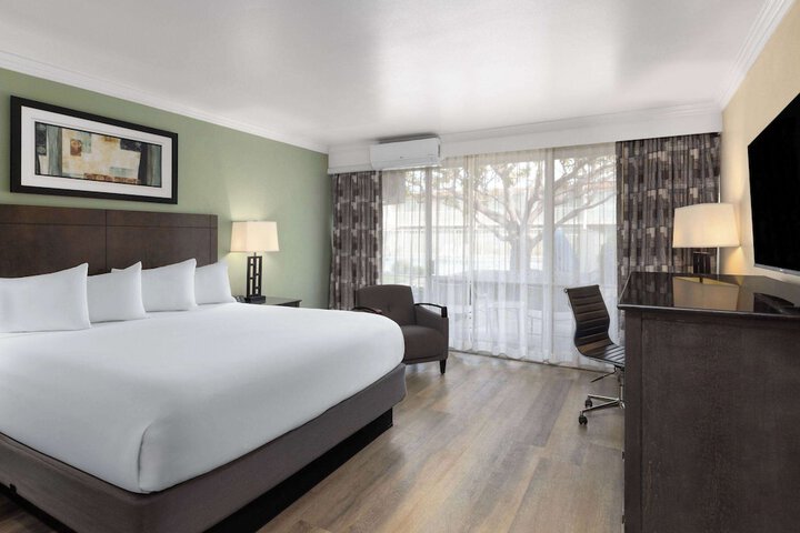 Travelodge by Wyndham Monterey Bay
