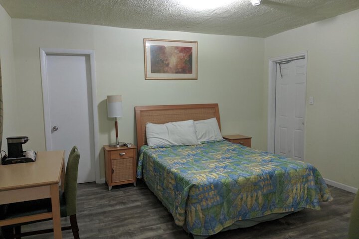 Room 8 of 18