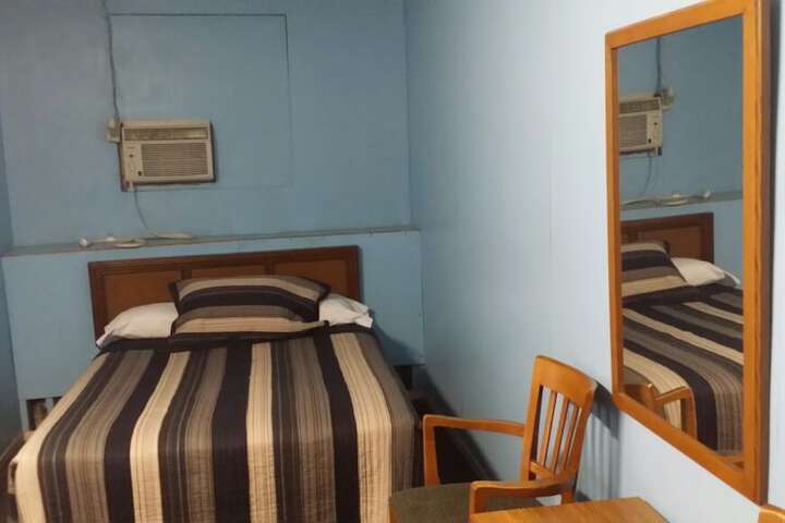 Room 6 of 43